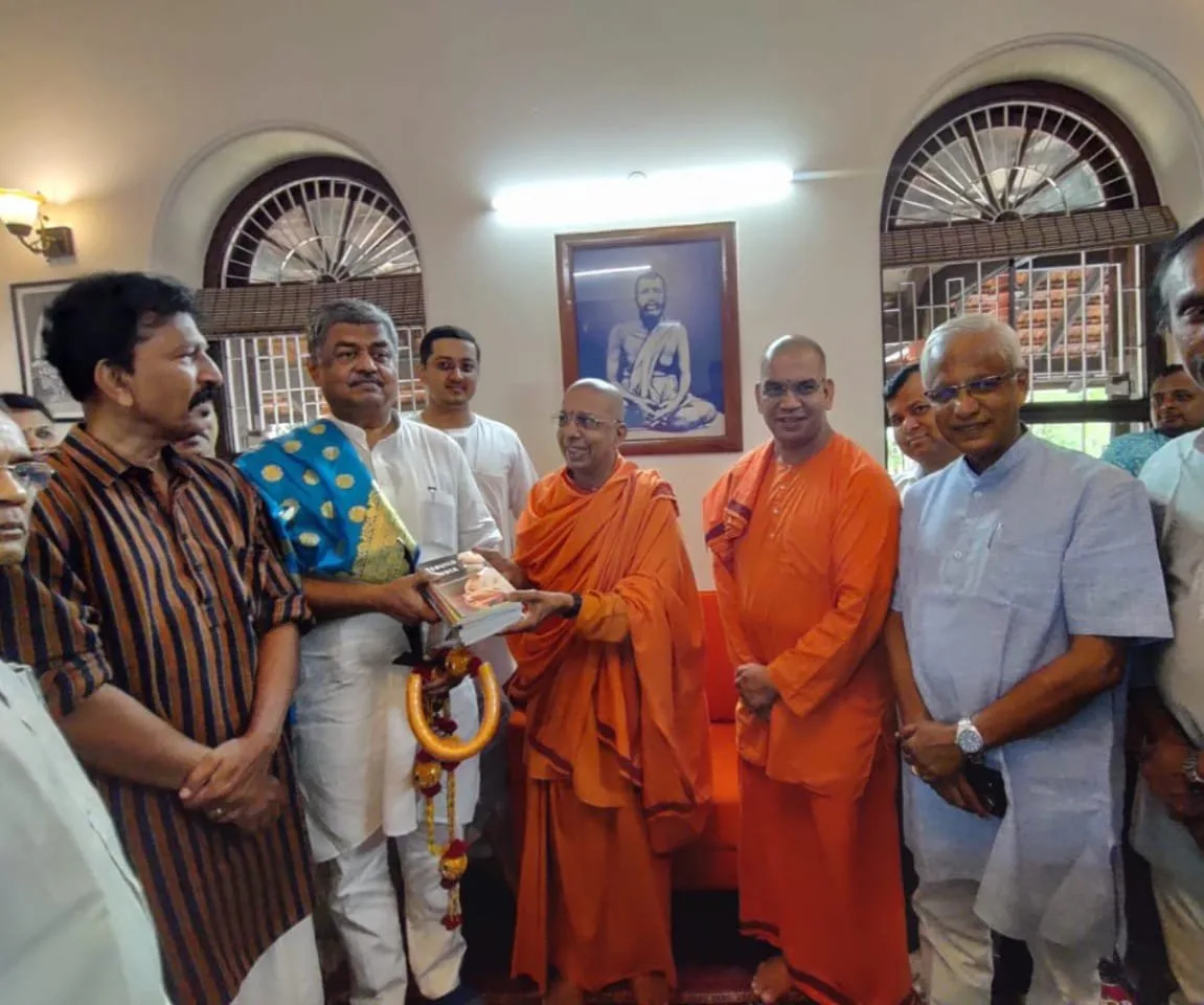Senior Congress leader Sri B K Hariprasad visits Ramakrishna Math Mangaluru