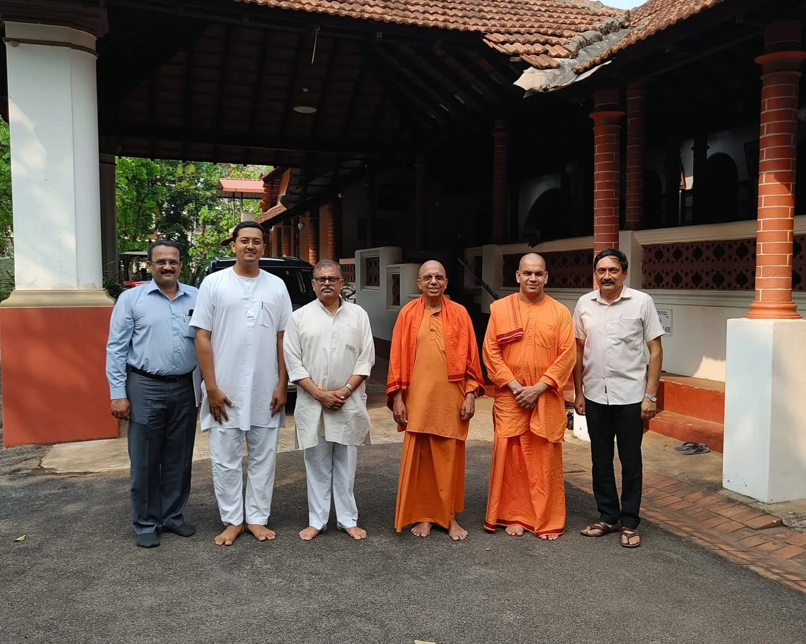 RSS Akila Bharatha Vyavastha Pramuk Sri Mangesh BhendeVisited Ramakrishna Math Mangaluru